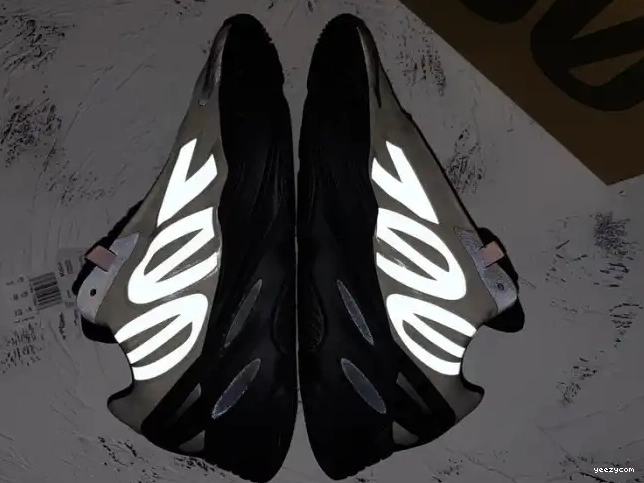 700 Yeezy FY3729 Bone Boost Adidas MNVN 0512